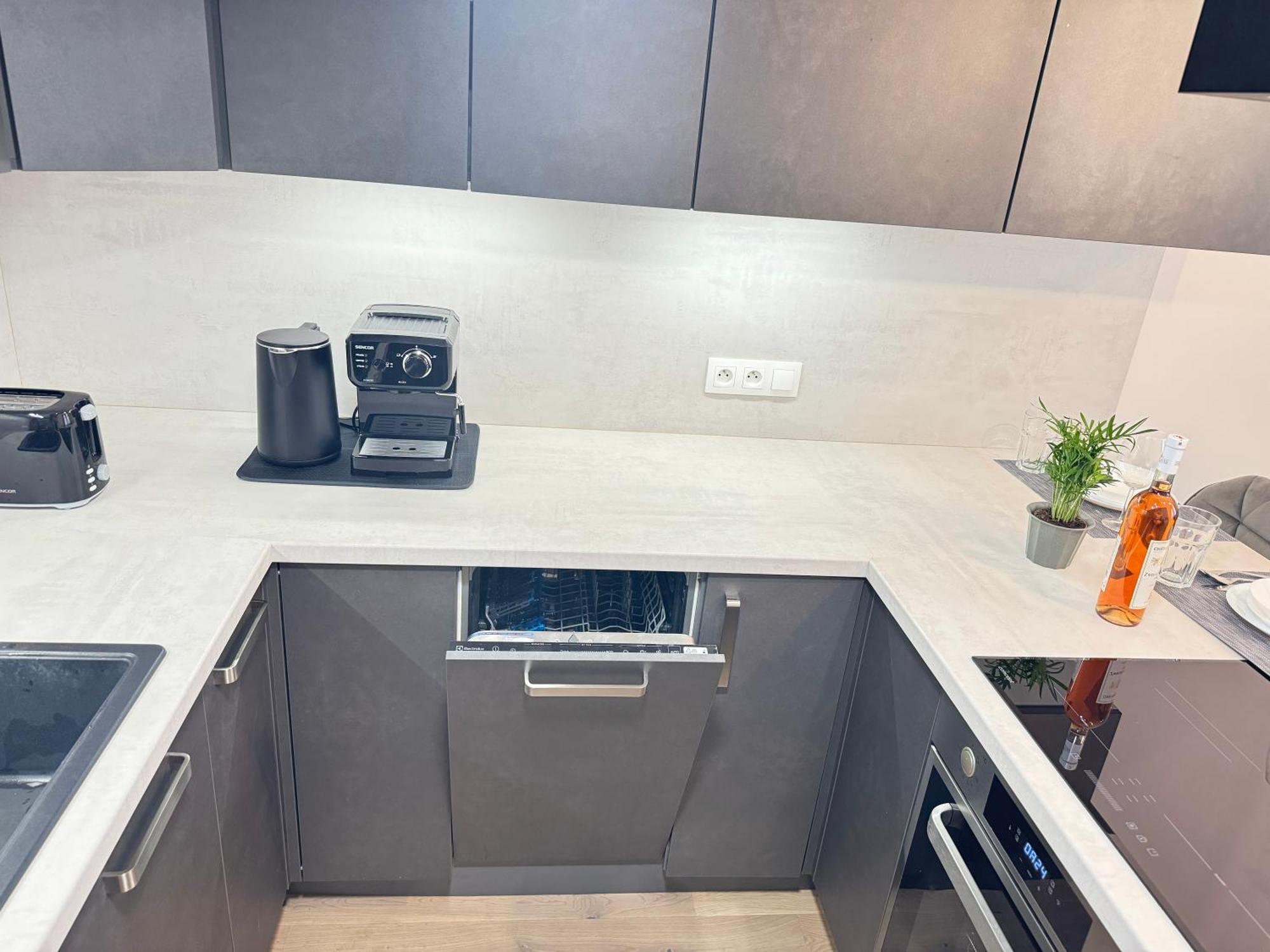 Free Parking - Cozy Apartment Near Vysehrad Railway Bridge Praha Bagian luar foto