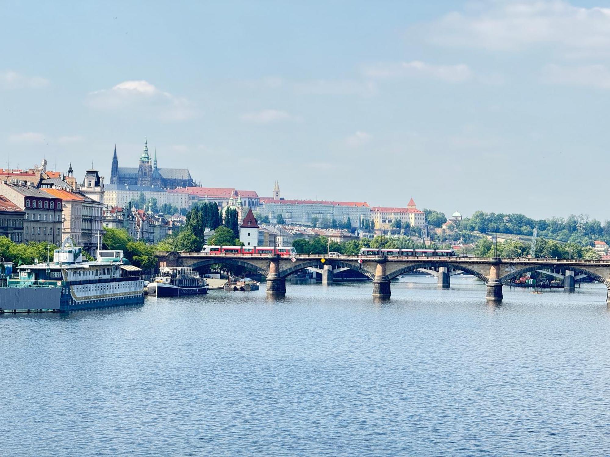 Free Parking - Cozy Apartment Near Vysehrad Railway Bridge Praha Bagian luar foto